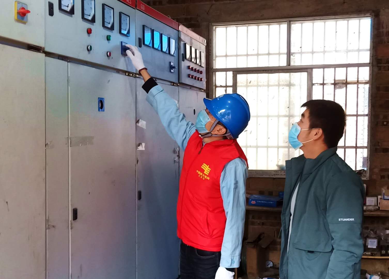 平塘供電局：主動(dòng)走訪現(xiàn)場(chǎng)辦公，助推企業(yè)有序復(fù)工