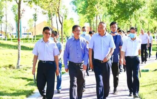國家電投集團黨組成員、副總經理王樹東一行赴七師胡楊河市調研