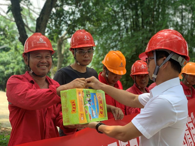 南方電網(wǎng)廣西新電力集團博白供電局夏送清涼鼓干勁，情系一線保供電