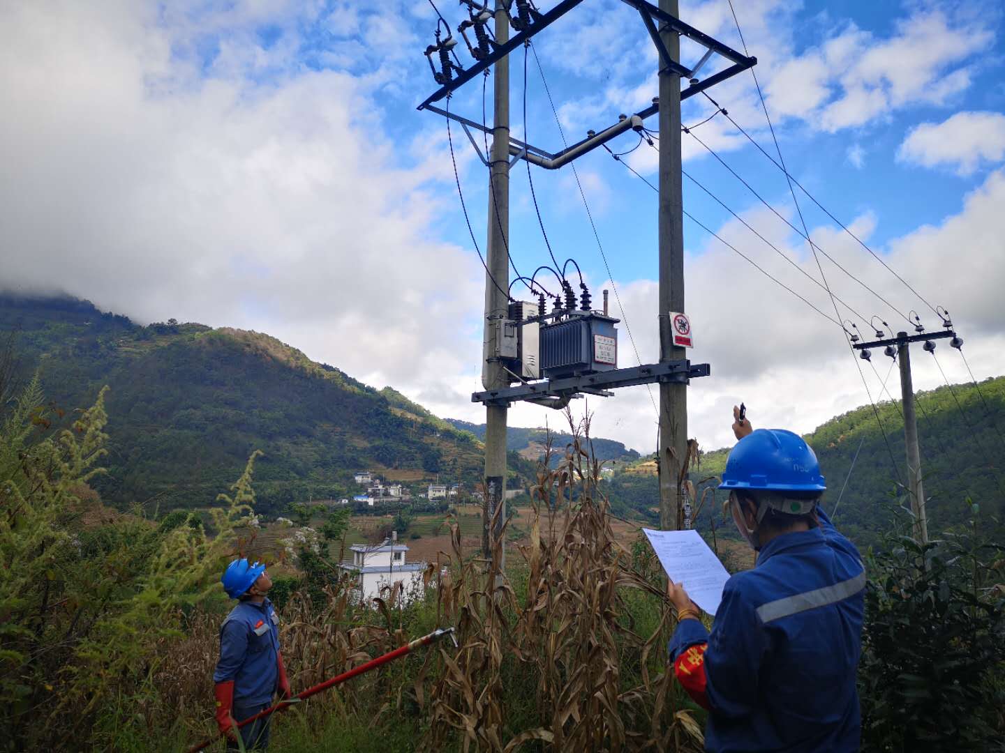 臨滄云縣供電局開(kāi)展線路維護(hù)改造，全面提升供電可靠性