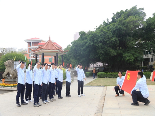 國家能源集團(tuán)福建晉江熱電公司團(tuán)委組織開展“學(xué)黨史、祭英烈、當(dāng)先鋒”主題團(tuán)日活動(dòng)