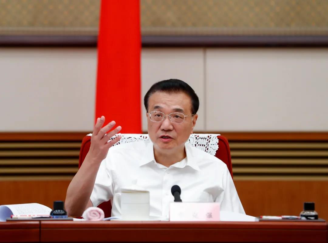 李克強：發(fā)揮西部風、光、水電等優(yōu)勢 建大型清潔能源基地