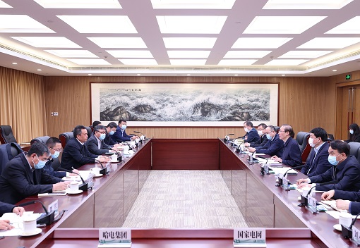 辛保安、張智剛與哈電集團(tuán)董事長(zhǎng)曹志安、總經(jīng)理吳偉章會(huì)談