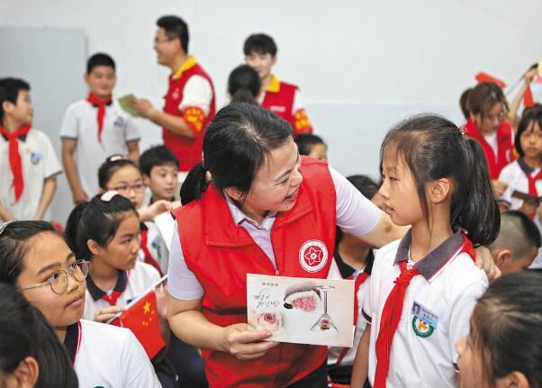 浙江永嘉縣紅十三愛心社25年，幫助4630名貧困學生
