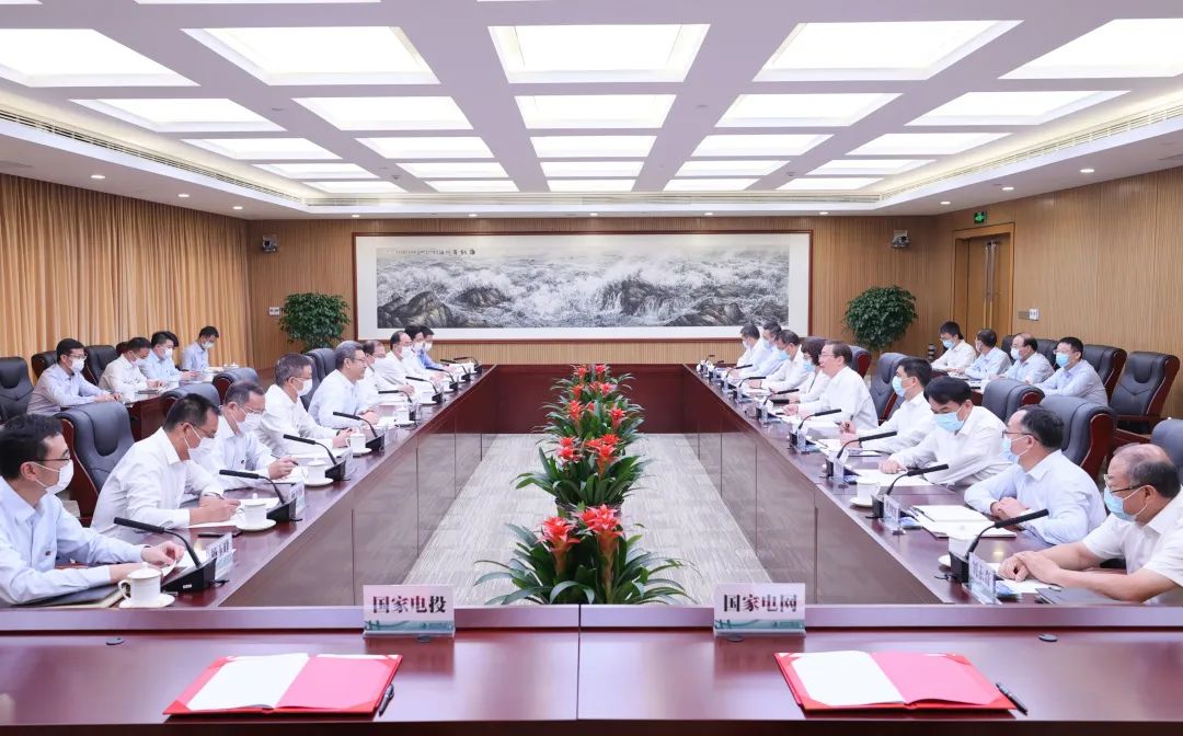 國(guó)家電網(wǎng)董事長(zhǎng)、黨組書記辛保安與國(guó)家電投董事長(zhǎng)錢智民、總經(jīng)理江毅會(huì)談