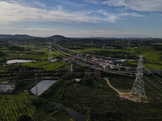 這項(xiàng)工程投產(chǎn)送電，將提高湖北省西電東送通道送電能力