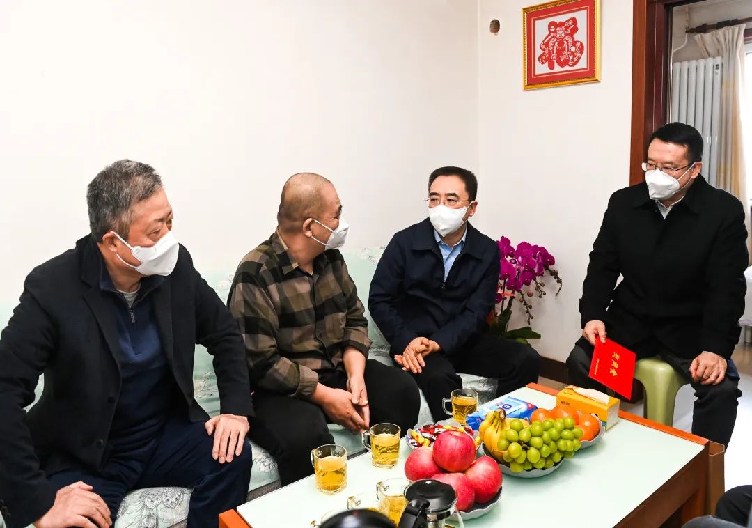 鄒磊、劉明勝走訪慰問(wèn)退休老領(lǐng)導(dǎo)、勞模遺屬、困難黨員群眾