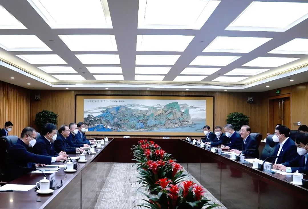 華電集團董事長江毅、總經(jīng)理葉向東與國家電網(wǎng)董事長辛保安、總經(jīng)理張智剛舉行會談