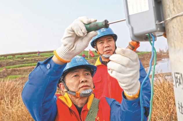 四川通江護(hù)航春灌用電，60支服務(wù)隊(duì)奔走田間