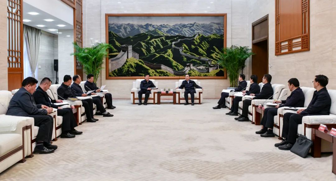 大唐集團(tuán)黨組書記、董事長(zhǎng)鄒磊與青海省海南州委書記呂剛、州長(zhǎng)尕瑪朋措會(huì)談