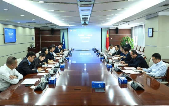 中國(guó)電建黨委常委、副總經(jīng)理劉源與中國(guó)建材股份副總裁王兵舉行會(huì)談