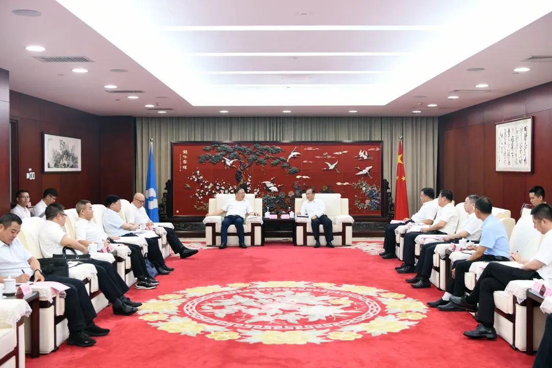 江毅與廣西壯族自治區(qū)人民政府黨組成員、國資委黨委書記秦如培舉行會(huì)談