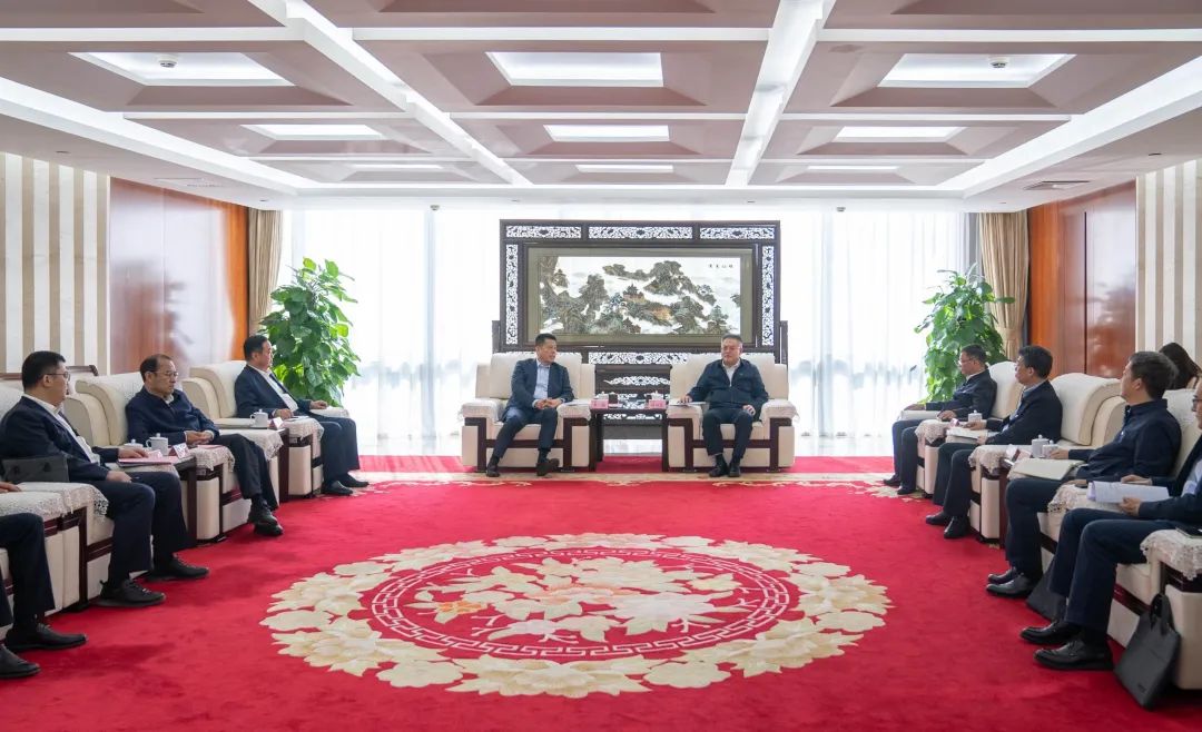 華電集團黨組副書記、總經(jīng)理葉向東與山東能源黨委書記、董事長李偉舉行會談