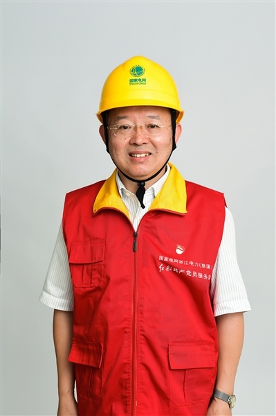 全國(guó)人大代表、國(guó)網(wǎng)浙江慈溪市供電公司客服中心社區(qū)經(jīng)理錢(qián)海軍——讓訴訟服務(wù)之光照亮千家萬(wàn)戶