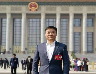 【兩會(huì)好聲音】全國(guó)人大代表、小鵬汽車(chē)董事長(zhǎng)何小鵬：探索限定場(chǎng)景無(wú)人駕駛法規(guī)，助力車(chē)網(wǎng)融合和低空經(jīng)濟(jì)騰飛