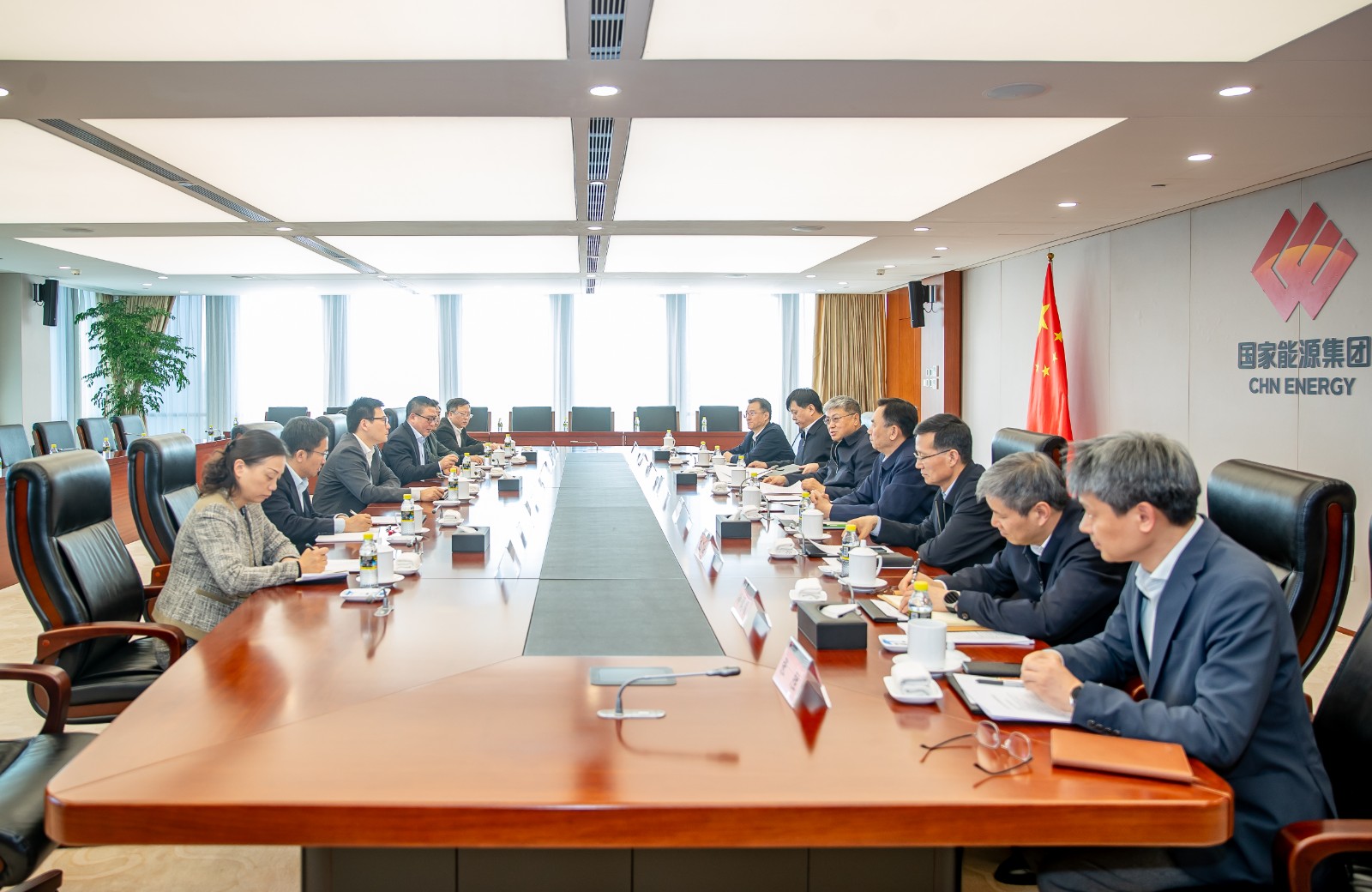 國家能源集團黨組書記、董事長劉國躍會見上海電氣集團黨委書記、董事長吳磊