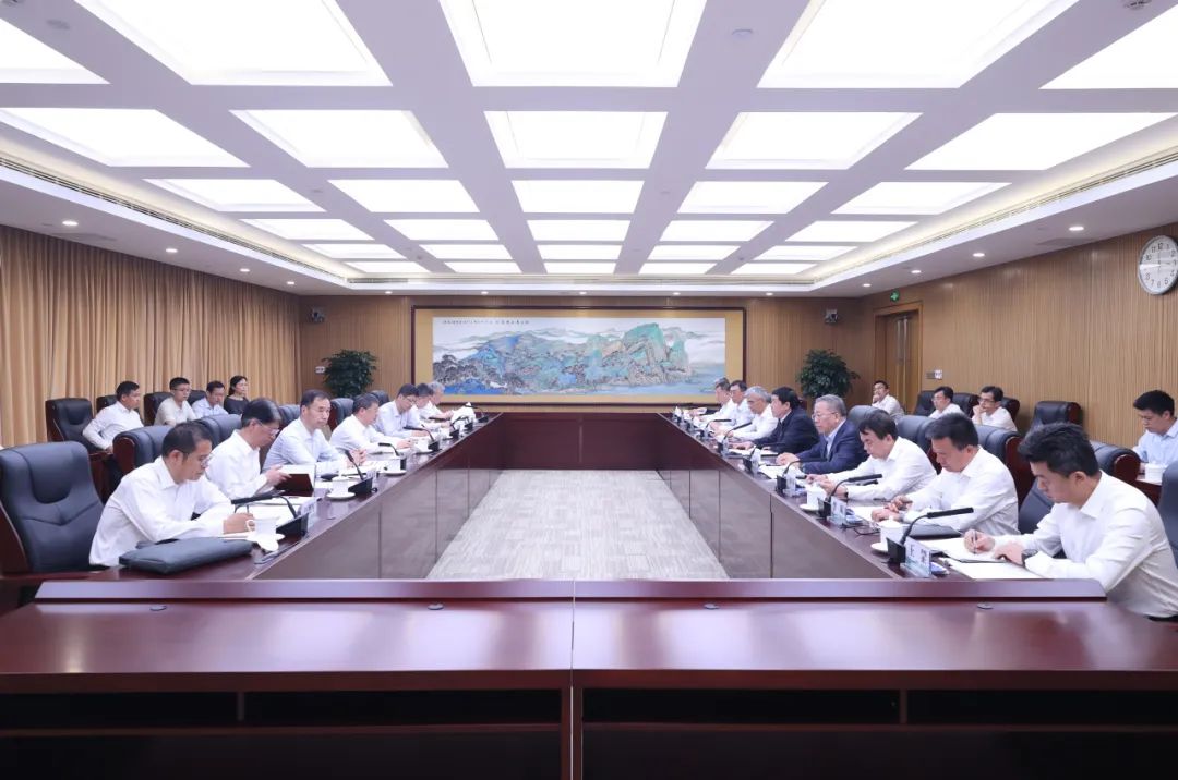 國家能源局黨組書記、局長章建華赴國家電網(wǎng)公司調(diào)研迎峰度夏電力保供工作