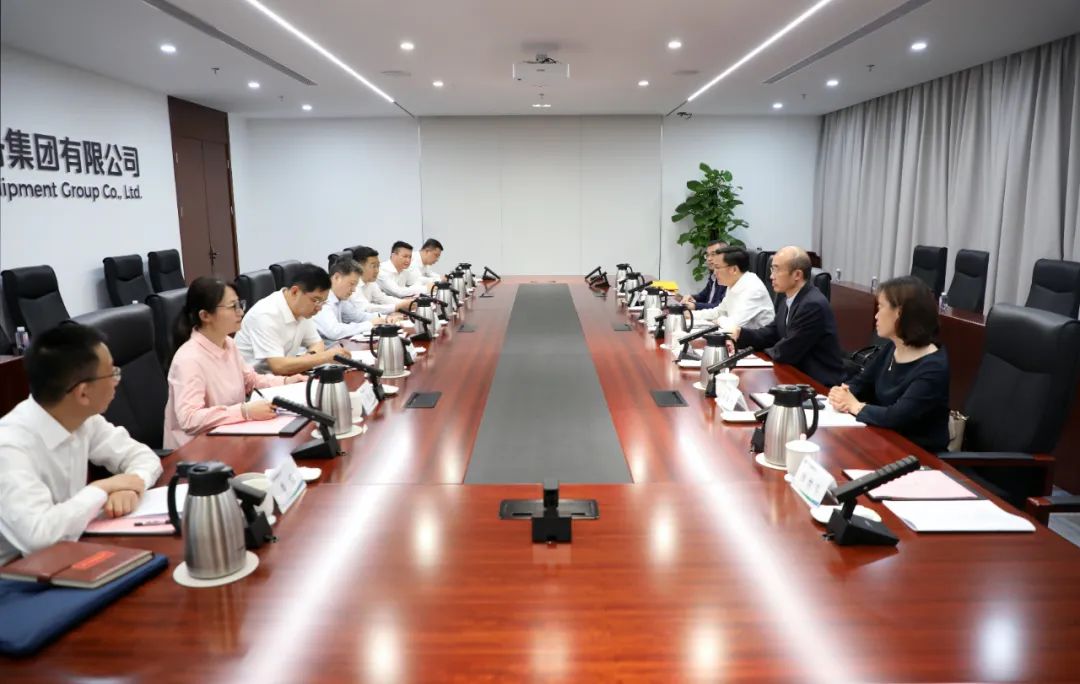 中國電氣裝備黨委副書記、總經(jīng)理周群會見上海市經(jīng)信委副主任湯文侃