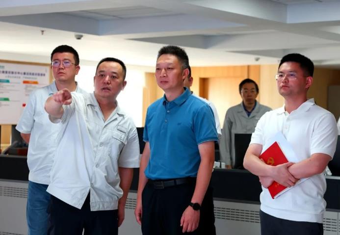 崇州市委副書記、市長饒程赴國網(wǎng)崇州供電公司調(diào)研高溫電力保供工作