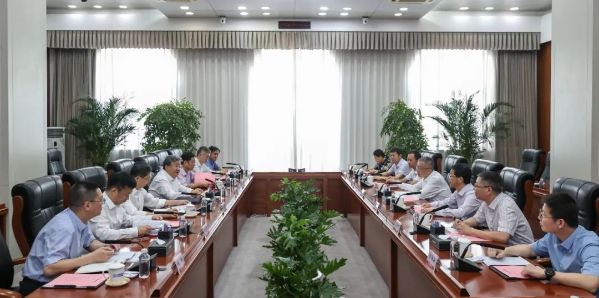 中核集團(tuán)黨組書記、董事長余劍鋒會見山東大學(xué)黨委書記任友群一行