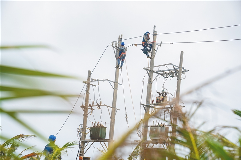 保亭、三亞等多個市縣供電隊伍全力支援文昌搶修復電