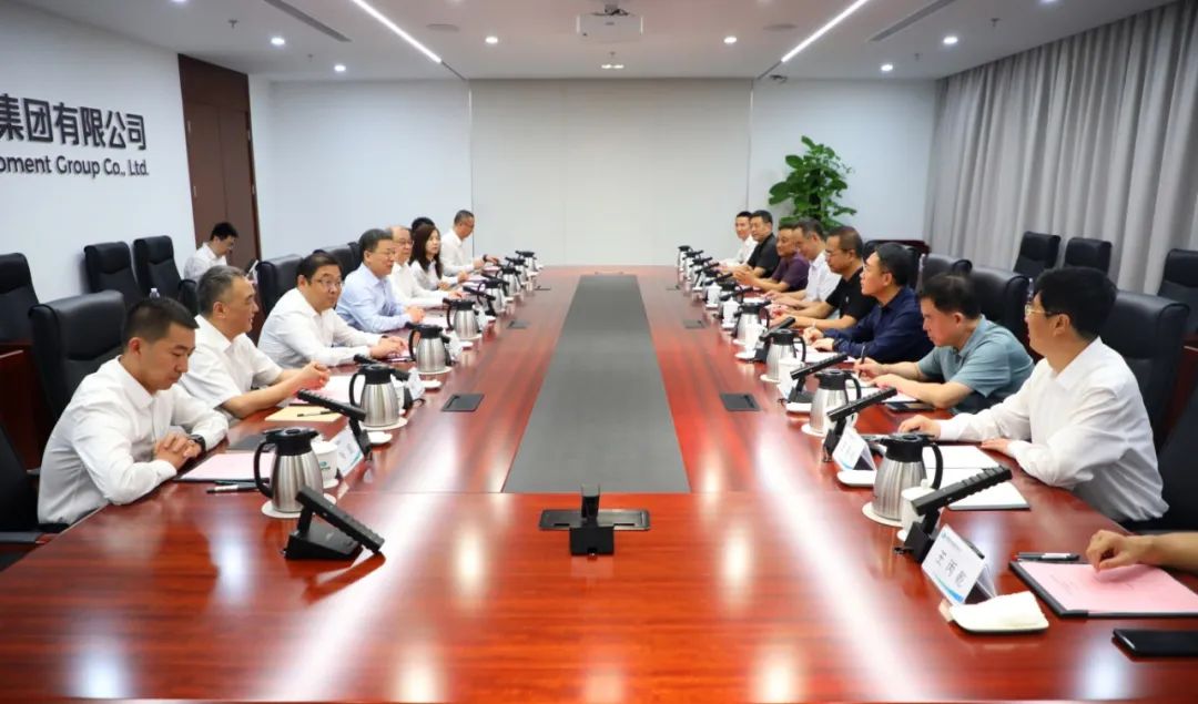 中國電氣裝備黨委書記、董事長李洪鳳會見陜西省人大常委會副主任、寶雞市委書記楊廣亭