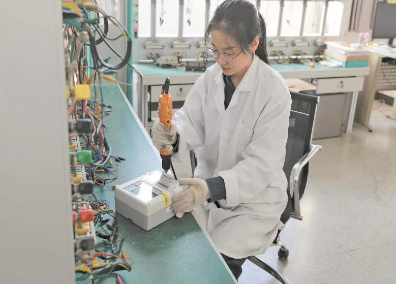 謝超：十年如一日，專和電能表“較真”