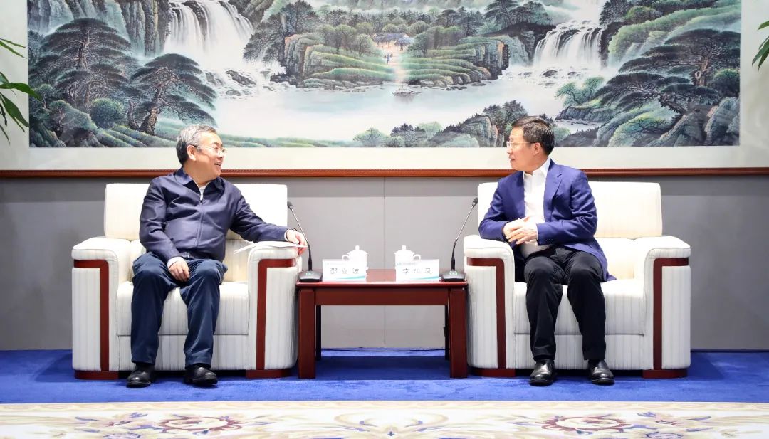 中國電氣裝備黨委書記、董事長李洪鳳會見國家開發(fā)銀行戰(zhàn)略客戶部總經(jīng)理邵立波