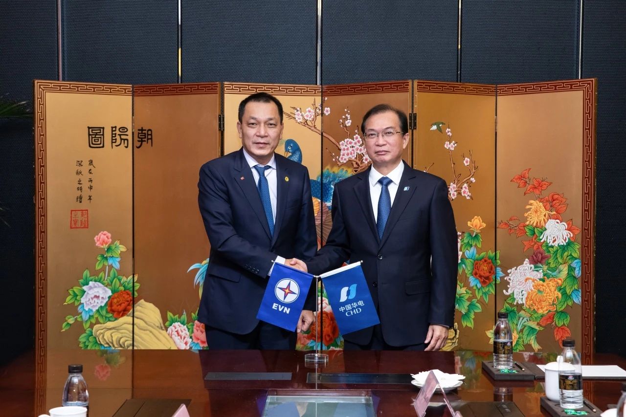 華電集團(tuán)黨組書記、董事長江毅與越南電力集團(tuán)董事長鄧黃安舉行會(huì)談