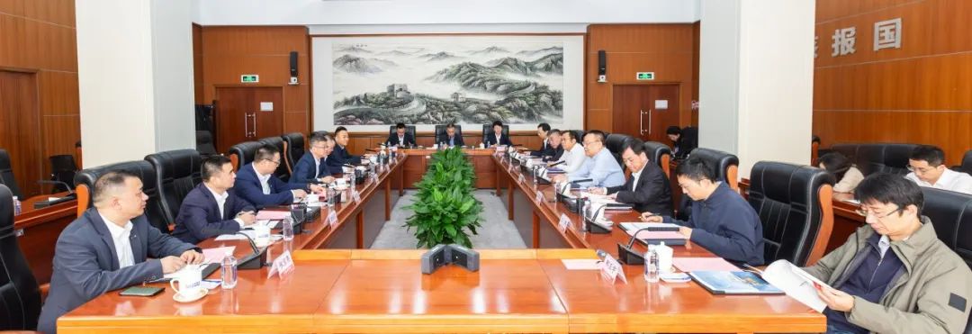 中核集團(tuán)會(huì)見特變電工黨委委員、總裁黃漢杰一行