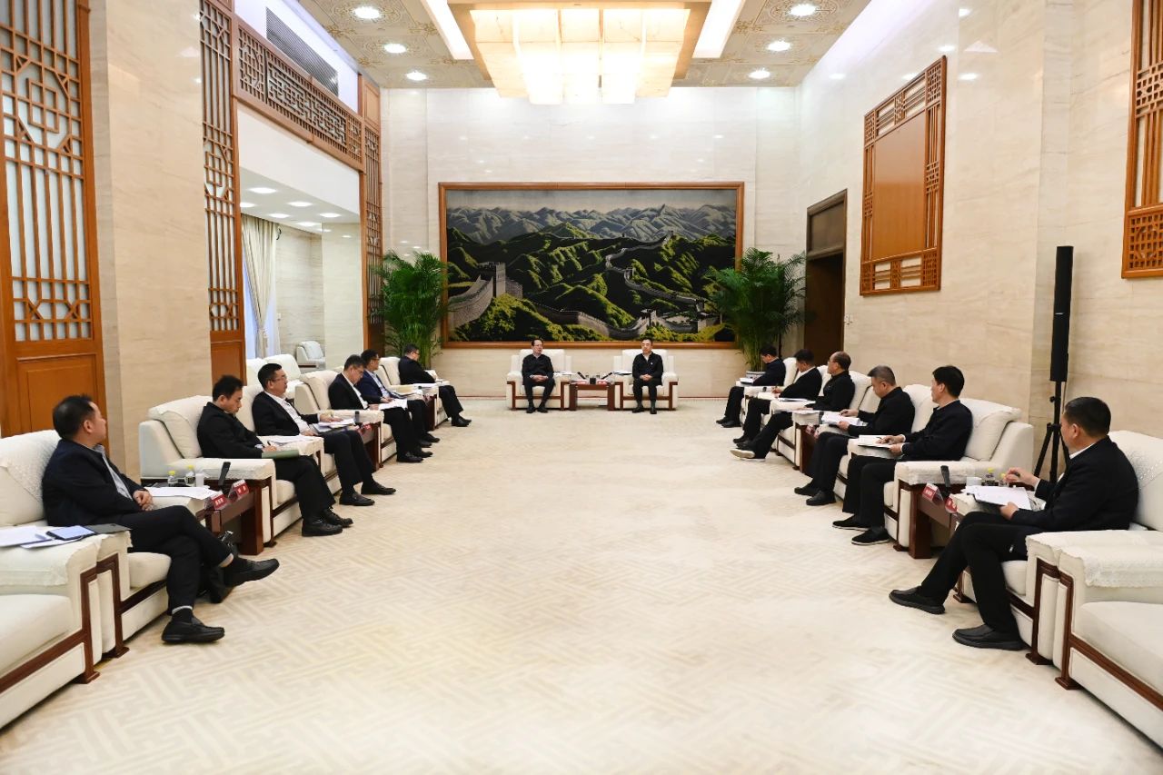 大唐集團黨組書記、董事長鄒磊與中國電建黨委書記、董事長丁焰章會談