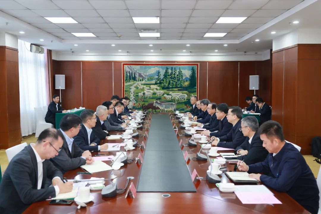 華電集團黨組書記、董事長江毅與上海電氣黨委書記、董事長吳磊舉行會談