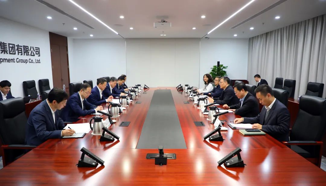 中國(guó)電氣裝備董事長(zhǎng)李洪鳳、總經(jīng)理周群會(huì)見(jiàn)佛