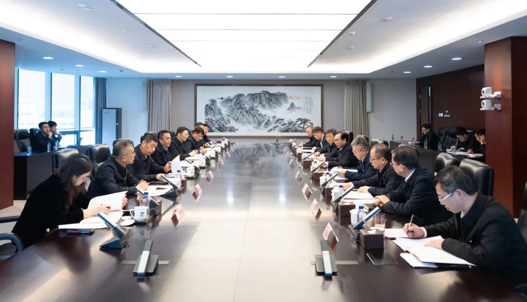 華電集團董事長江毅、總經(jīng)理葉向東與哈電集團董事長曹志安、總經(jīng)理黃偉舉行會談