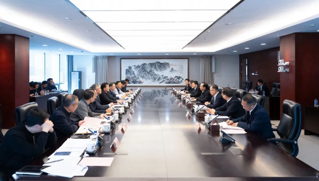 華電集團(tuán)董事長(zhǎng)、黨組書(shū)記江毅與北京市政府黨組成員、副市長(zhǎng)文獻(xiàn)舉行會(huì)談