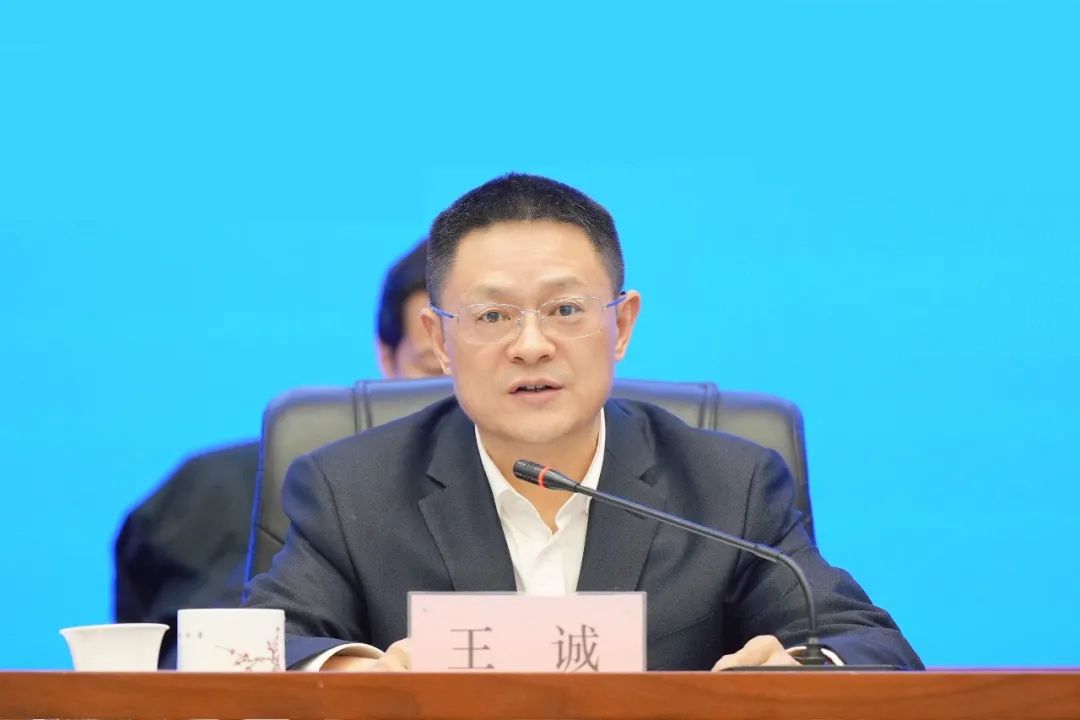 這一新成立能源集團，董事長、總經(jīng)理亮相